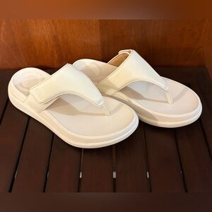 New Fitflop Beige Platform Thong Sandals 6.5